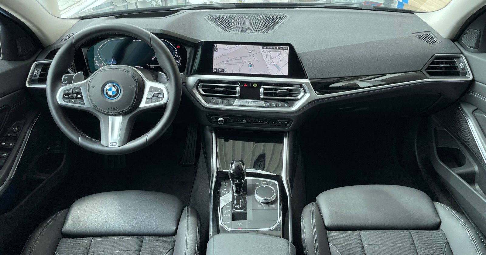 BMW 330e xDrive T. Sport Line - Samsaru's Car Outlet