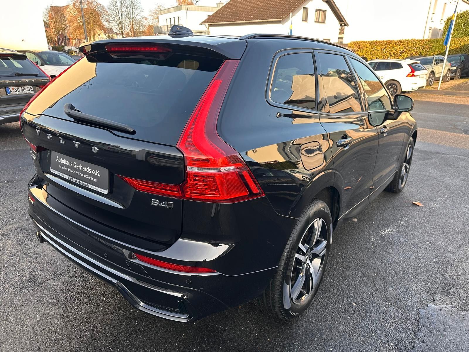 Volvo XC60 B4 AWD R Design AHK,ACC,Standh,Kam