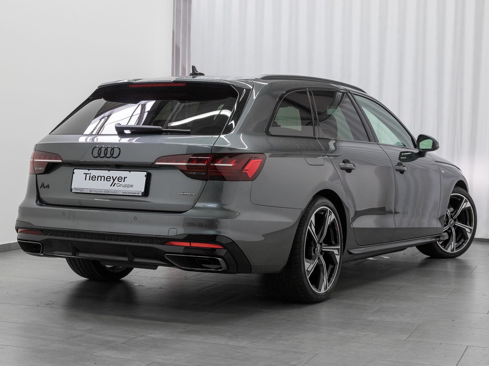 Audi A4 Avant 40 TFSI Q 2x S LINE MATRIX AHK LM19 KAM