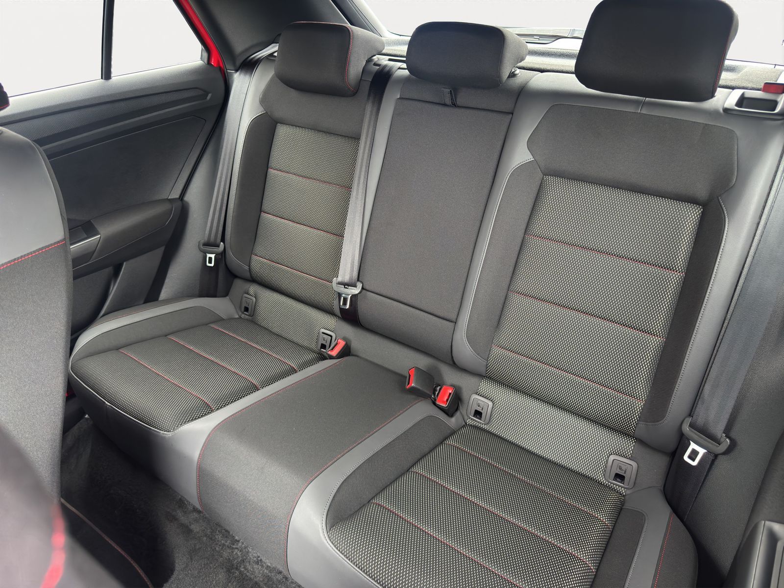 Volkswagen T-Roc 1.5 TSI Sport - Samsaru's Car Outlet