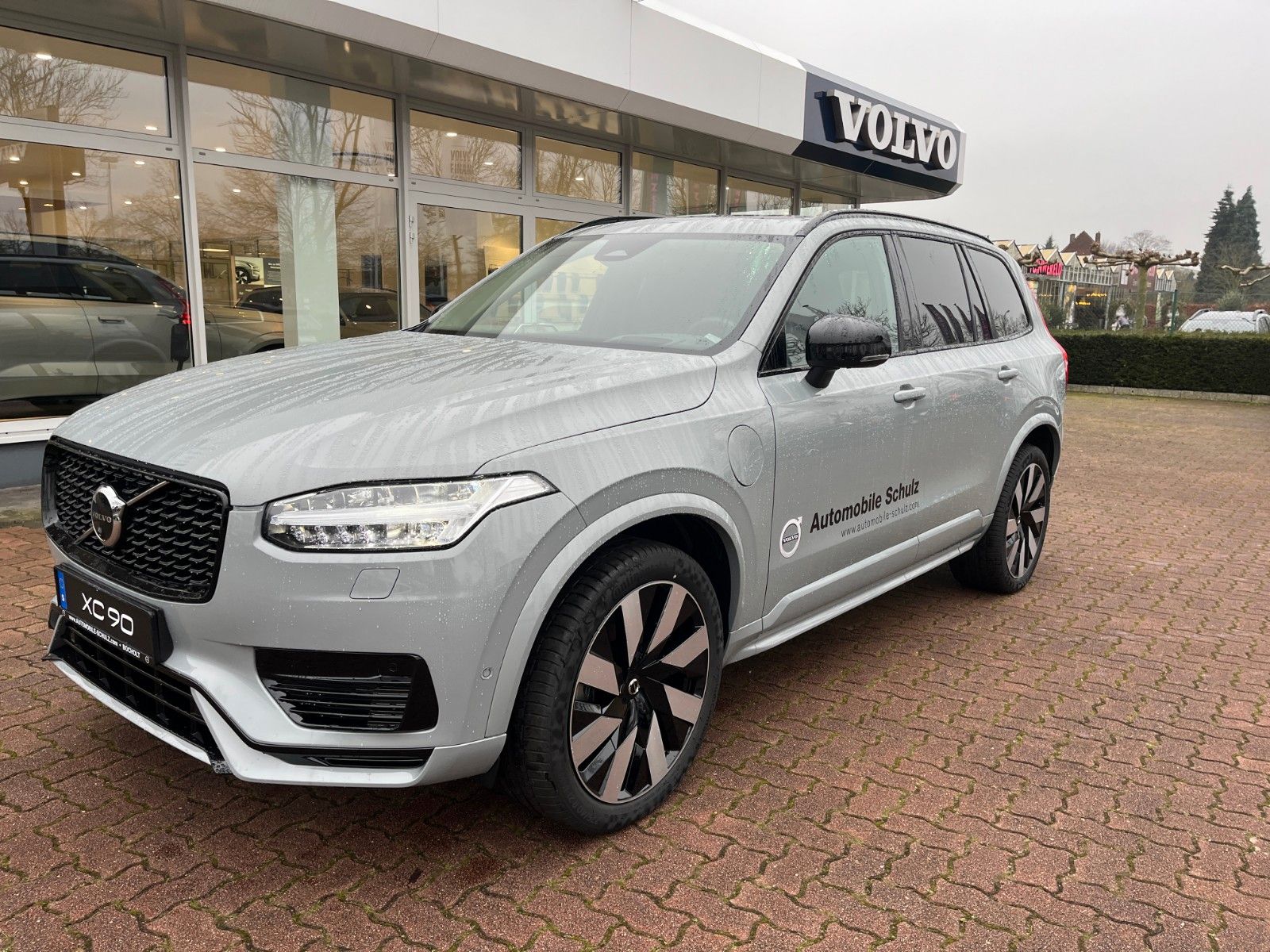 Volvo XC90 T8 Ultra Dark Plug-In AWD - Samsaru's Car Outlet