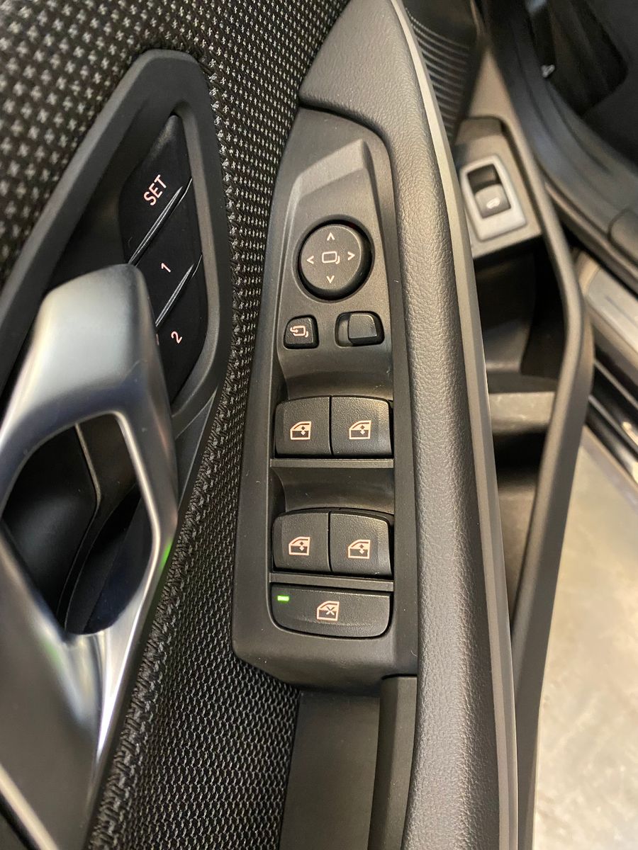 BMW 330e Touring - Samsaru's Car Outlet