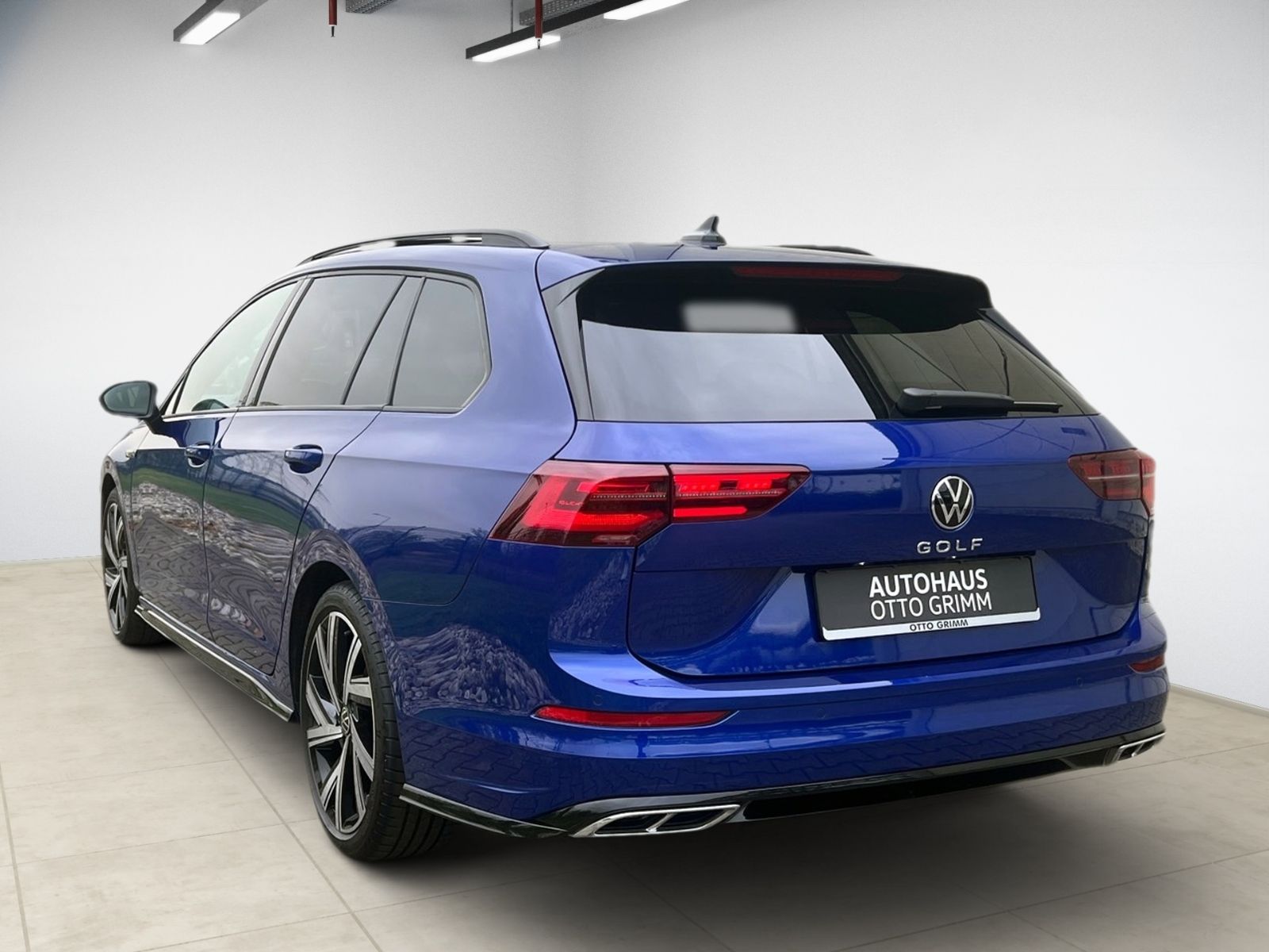 Volkswagen Golf VIII Variant 2.0 TDI R-Line - Samsaru's Car Outlet