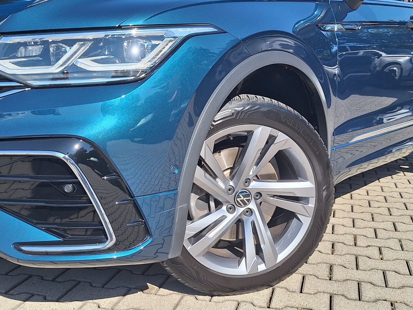 Volkswagen Tiguan R-Line 4Motion DSG - Samsaru's Car Outlet