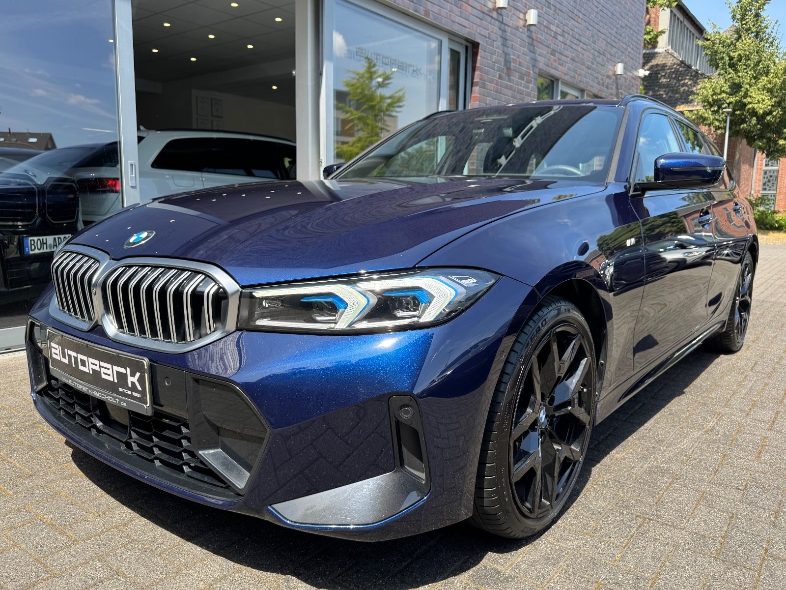 BMW 320d T xDrive M Sport Innovation AHK HUD 360 19"