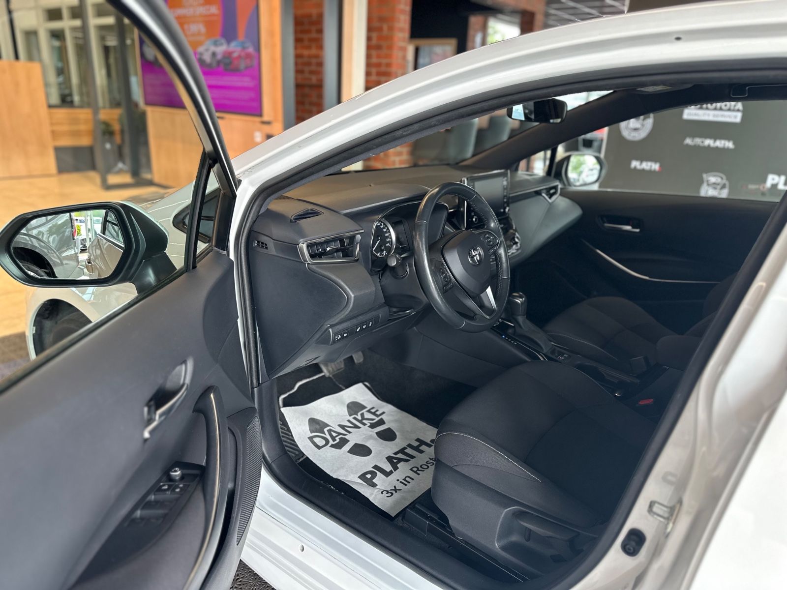 Toyota Corolla Hybrid Club - Samsaru's Car Outlet