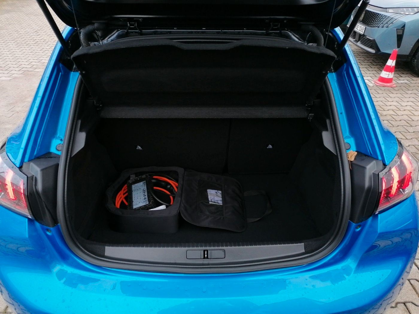 Peugeot 208 e- GT - Samsaru's Car Outlet