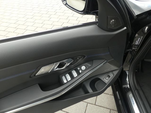 BMW 320 d xDriv Tou M Sport Pano°Mem.°Megavoll°84t€