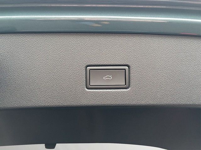 Volkswagen T-Roc R-Line - Samsaru's Car Outlet