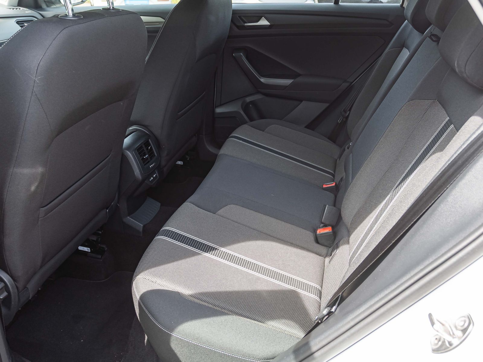 Volkswagen T-Roc 1.0 TSI Style - Samsaru's Car Outlet