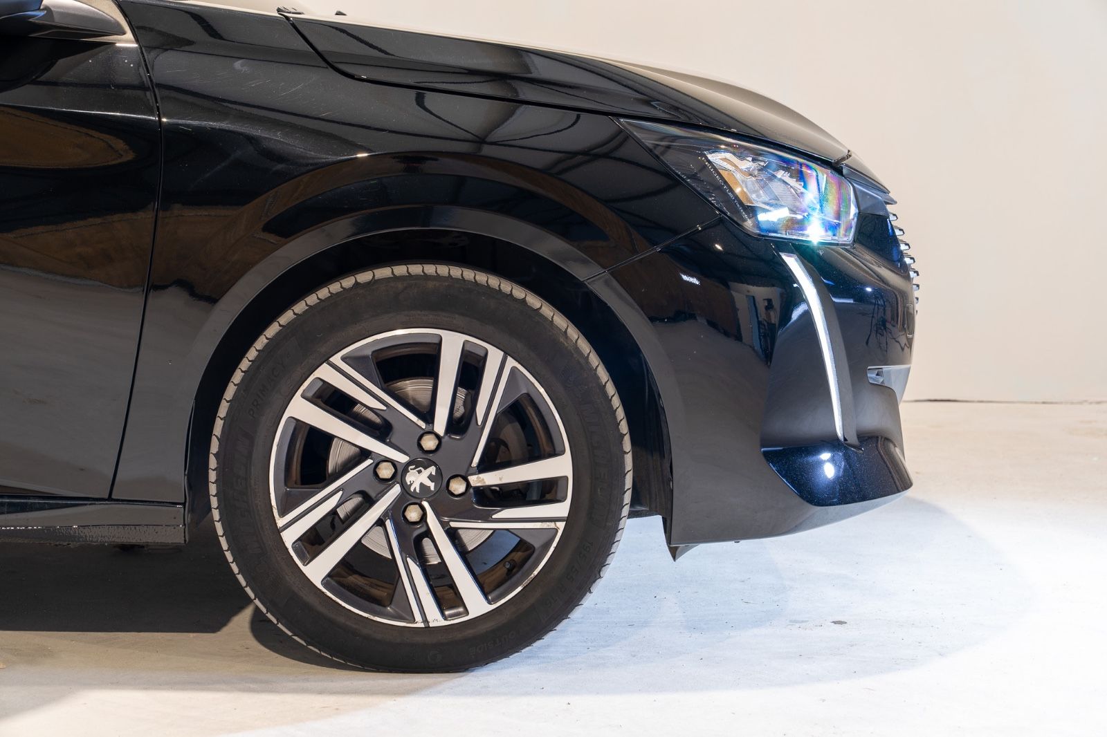 Peugeot 208 Allure - Samsaru's Car Outlet
