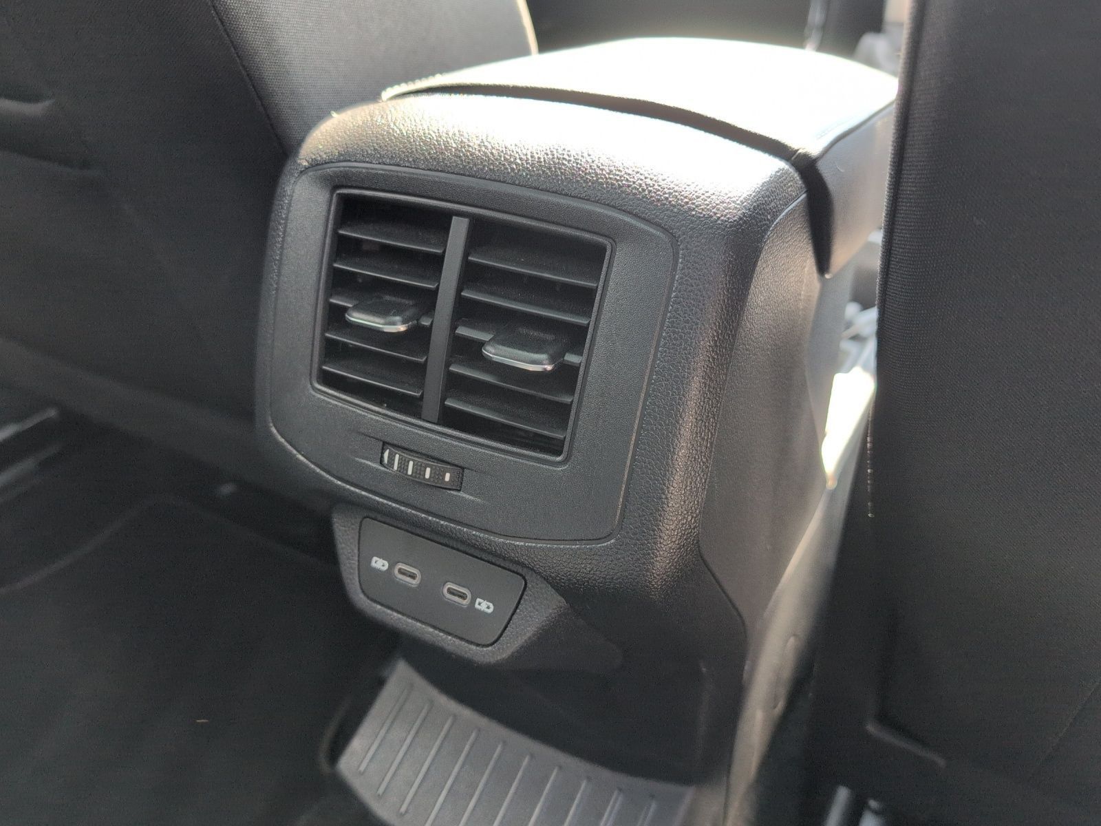 Volkswagen T-Roc R-Line 1.5 TSI - Samsaru's Car Outlet