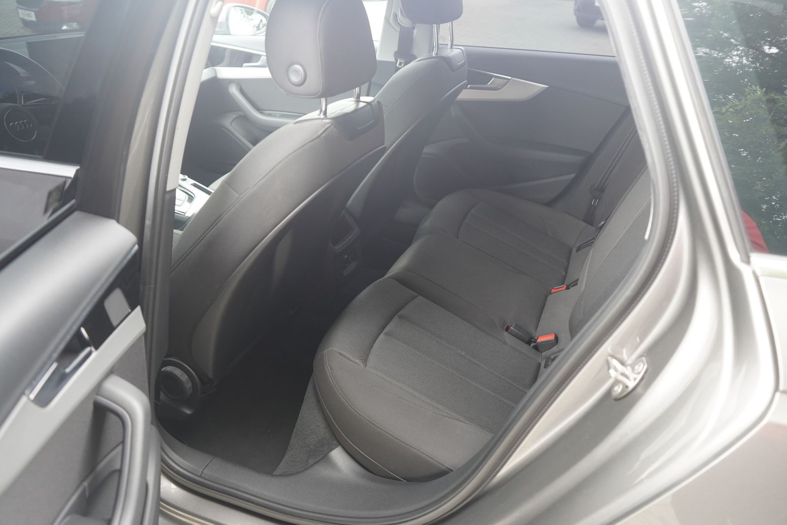 Audi A4 2.0 TDI Avant - Samsaru's Car Outlet