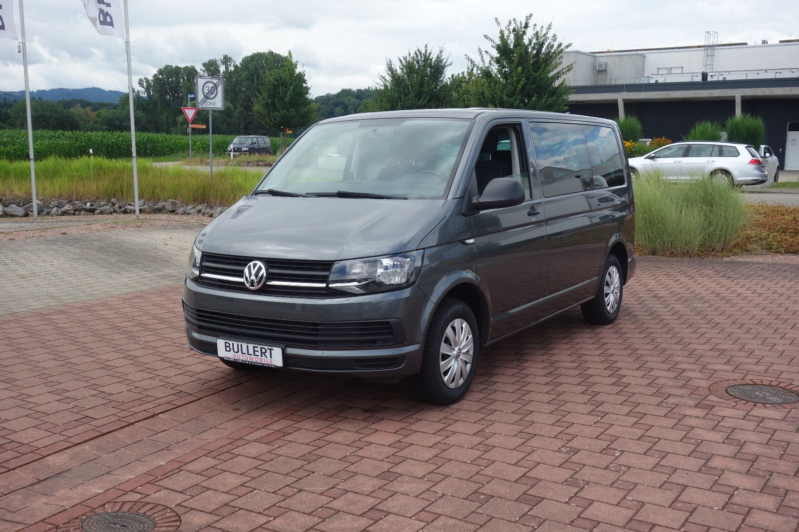 Volkswagen T6 Multivan - Samsaru's Car Outlet