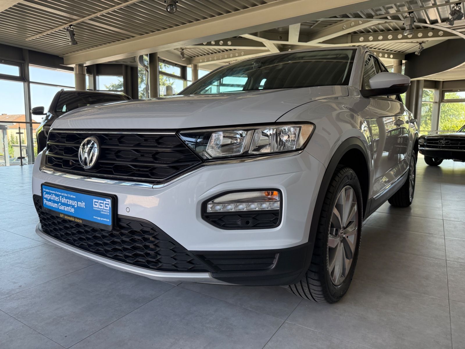 Volkswagen T-Roc Style 4Motion - Samsaru's Car Outlet