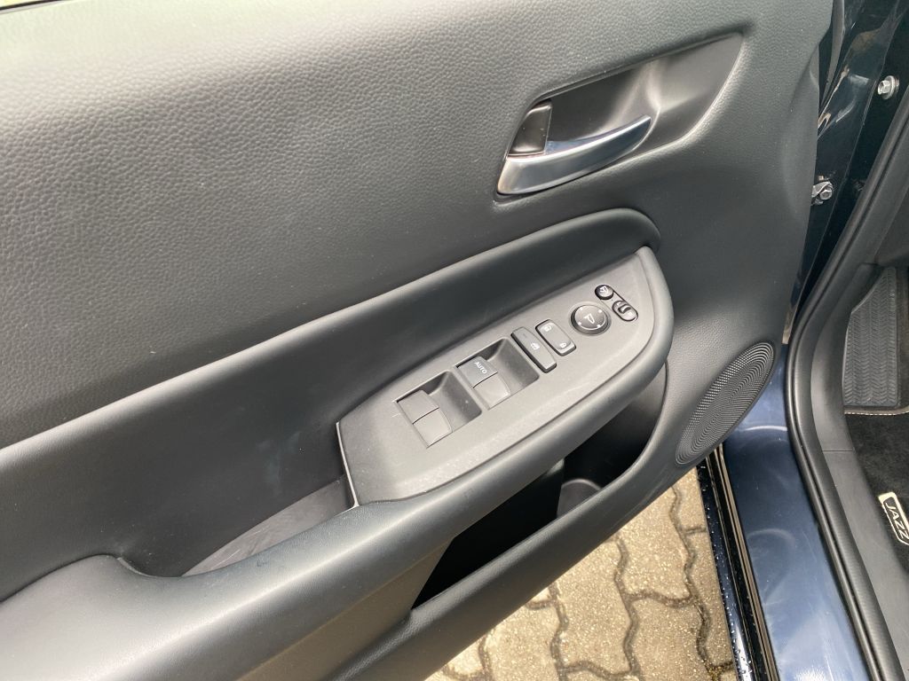 Honda Jazz 1.5i-MMD e-CVT Elegance - Samsaru's Car Outlet