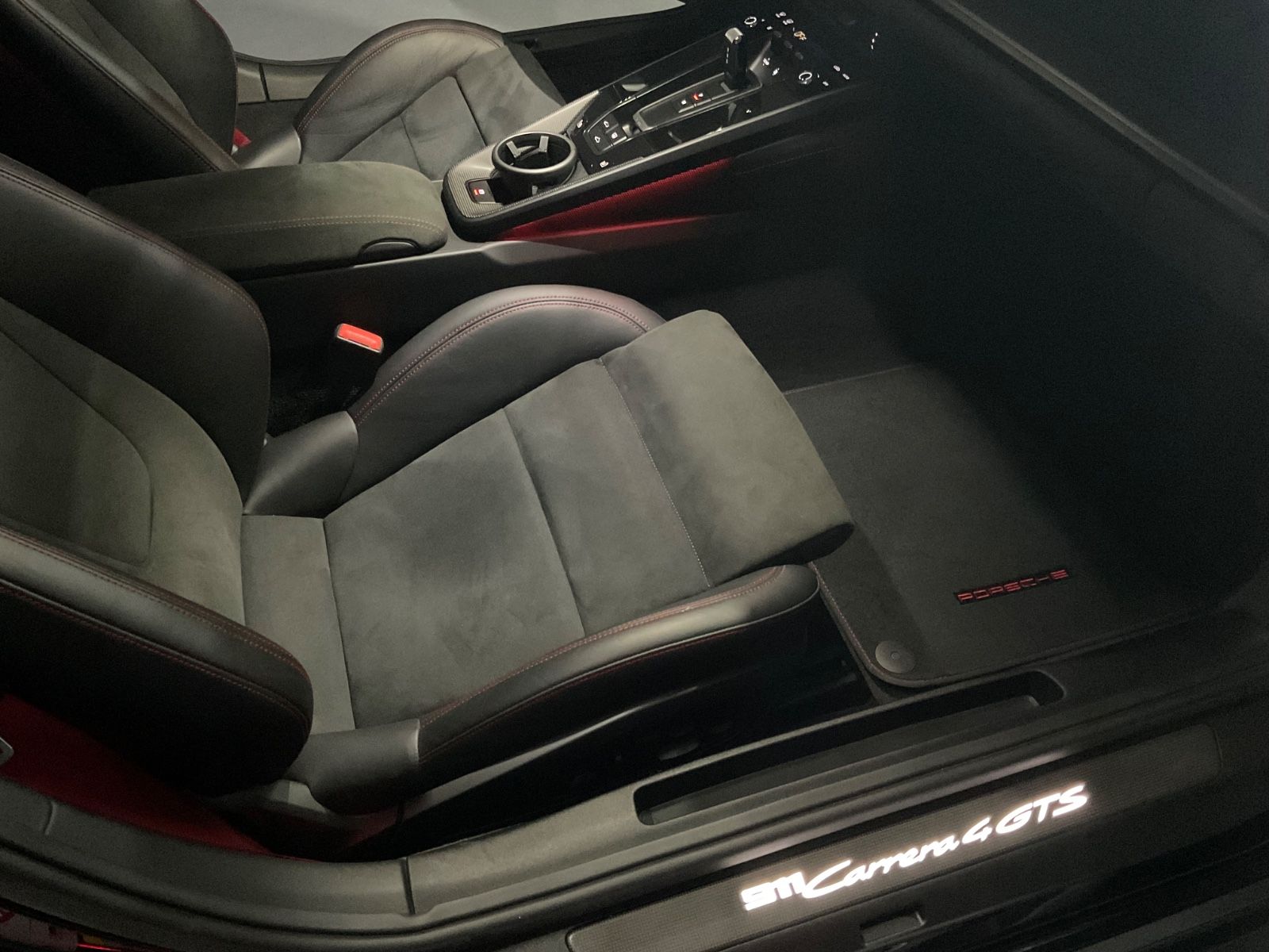 Porsche 911 / 992 Carrera 4 GTS / Kamera / Glasdach