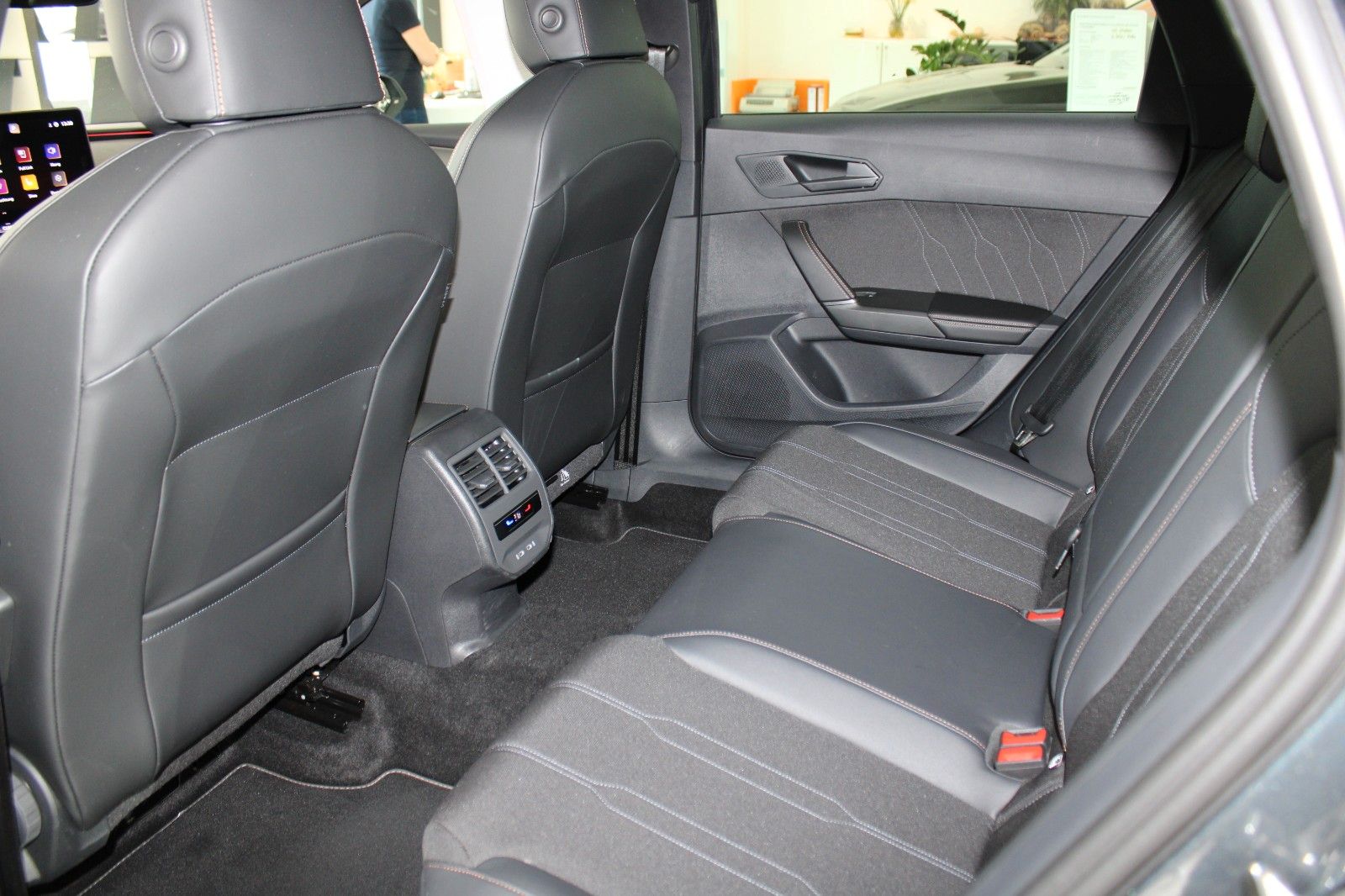 Cupra Leon Sportstourer DSG - Samsaru's Car Outlet