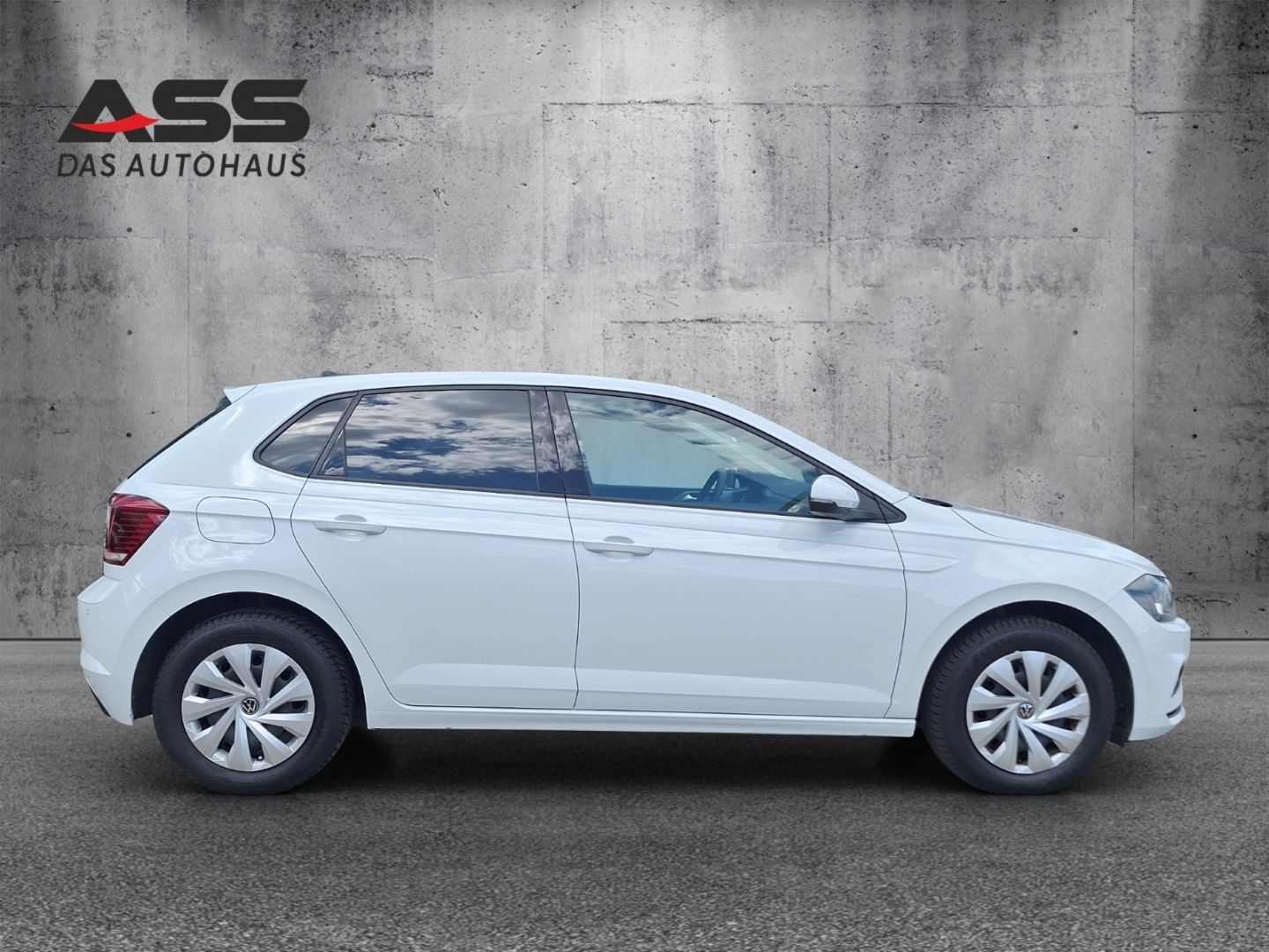 Volkswagen Polo VI 1.0 TSI Comfortline - Samsaru's Car Outlet