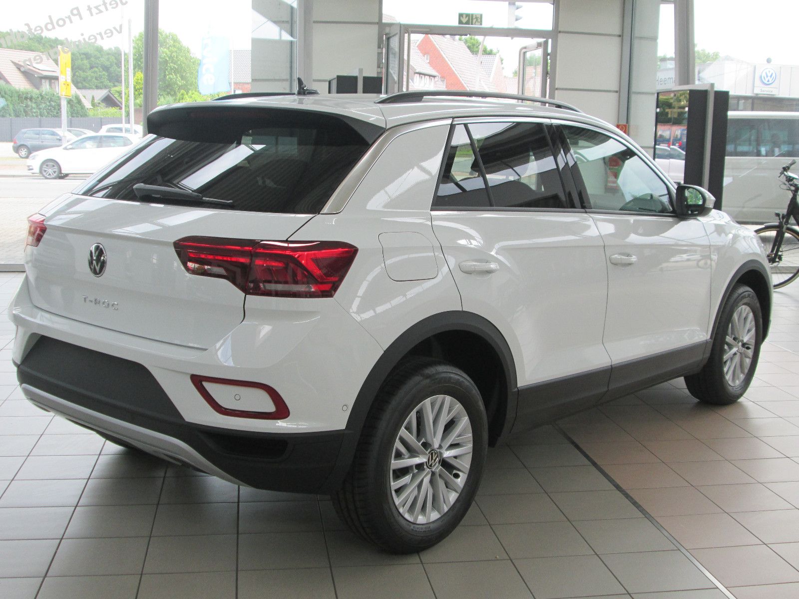 Volkswagen T-Roc Life 110PS TSI - Samsaru's Car Outlet