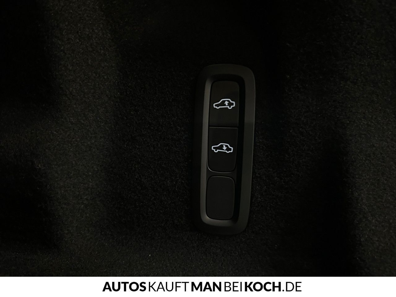 Volvo XC60 B4 AWD Ultimate Dark - Samsaru's Car Outlet