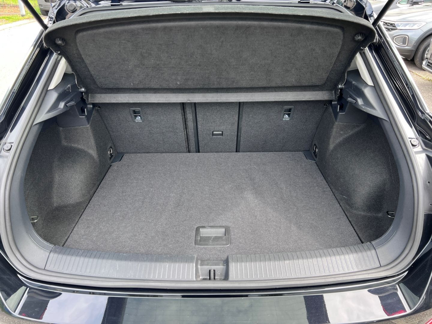 Volkswagen T-Roc 1.0TSI Style - Samsaru's Car Outlet