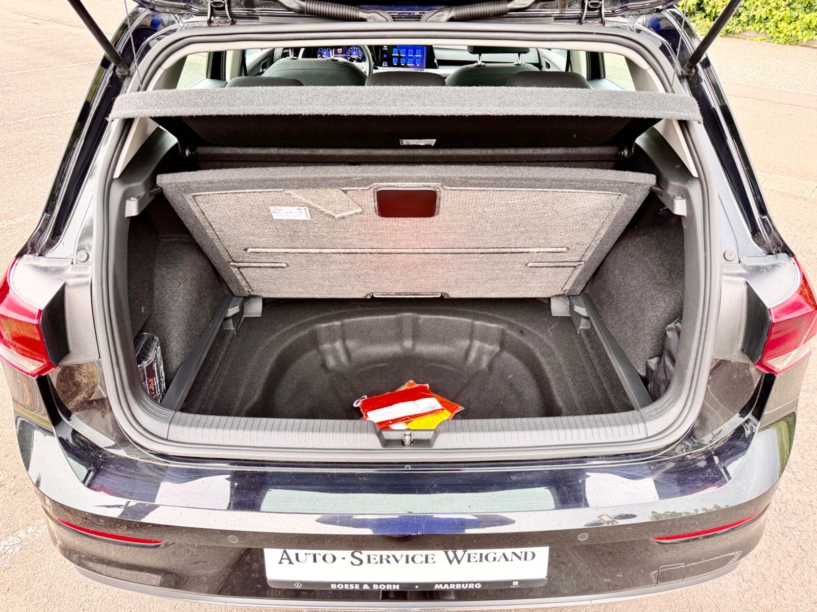 Volkswagen Golf VIII 1.5 Style - Samsaru's Car Outlet