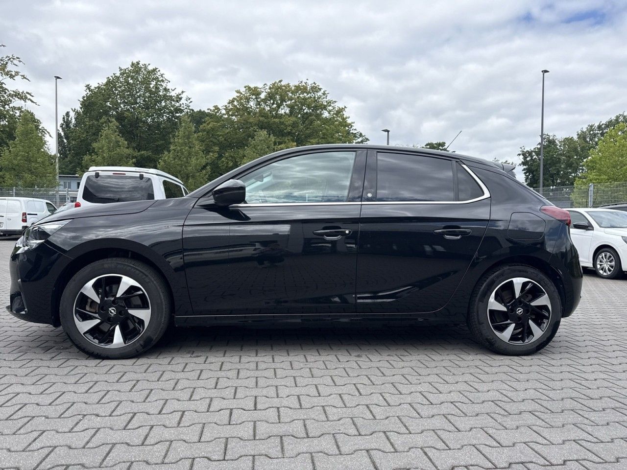 Opel Corsa-e Elegance - Samsaru's Car Outlet