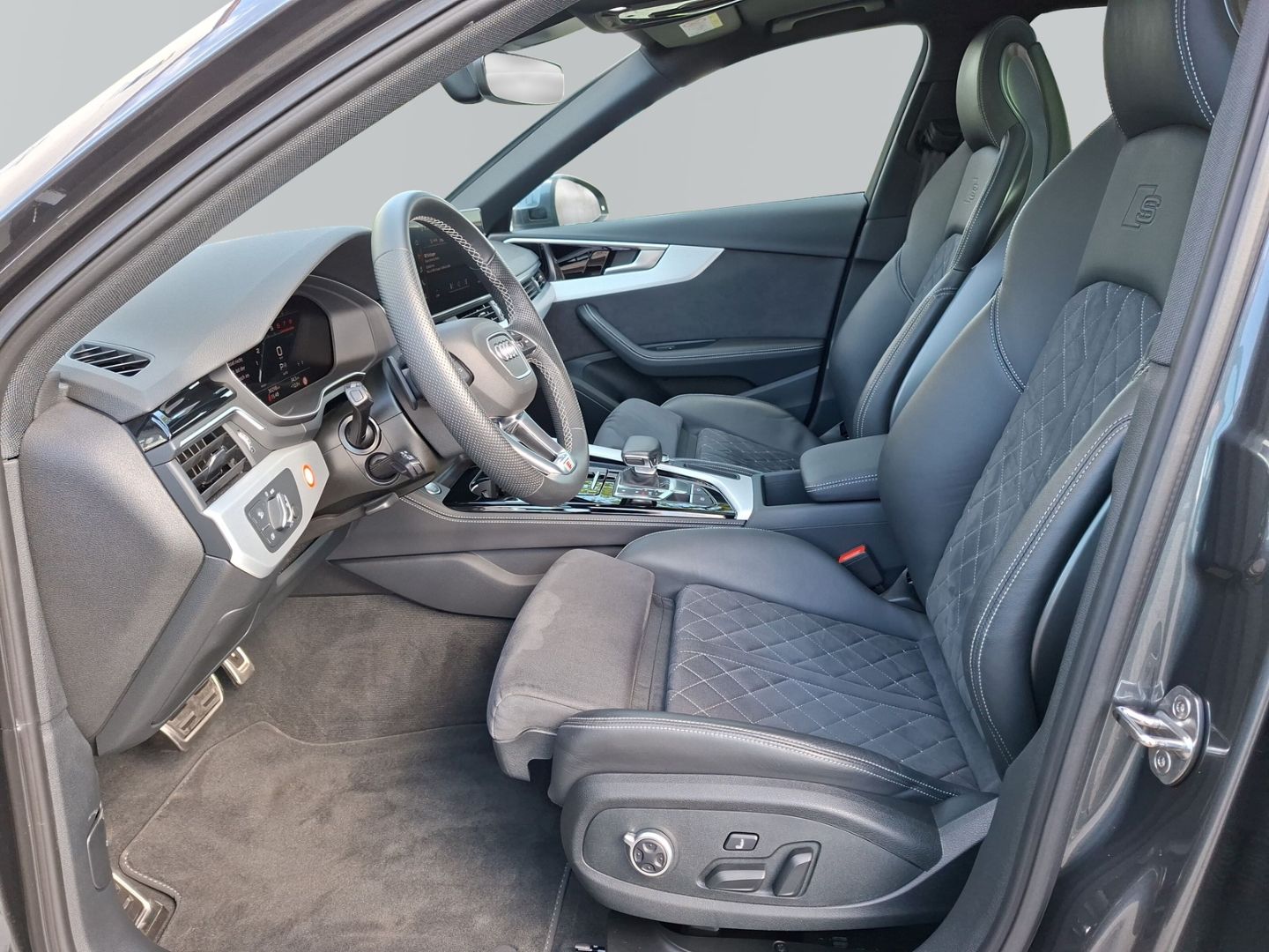 Audi A4 Avant 40 TFSI quattro S line *S-Sitze*AHK*Pan