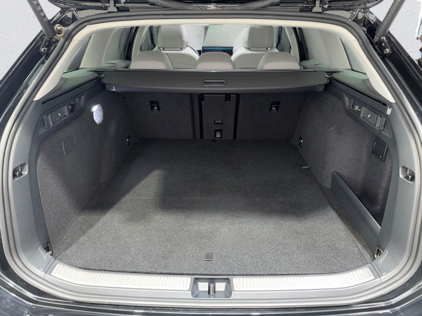 Volkswagen Passat Variant 1.5 eTSI eHybrid ELEGANCE MATRIX