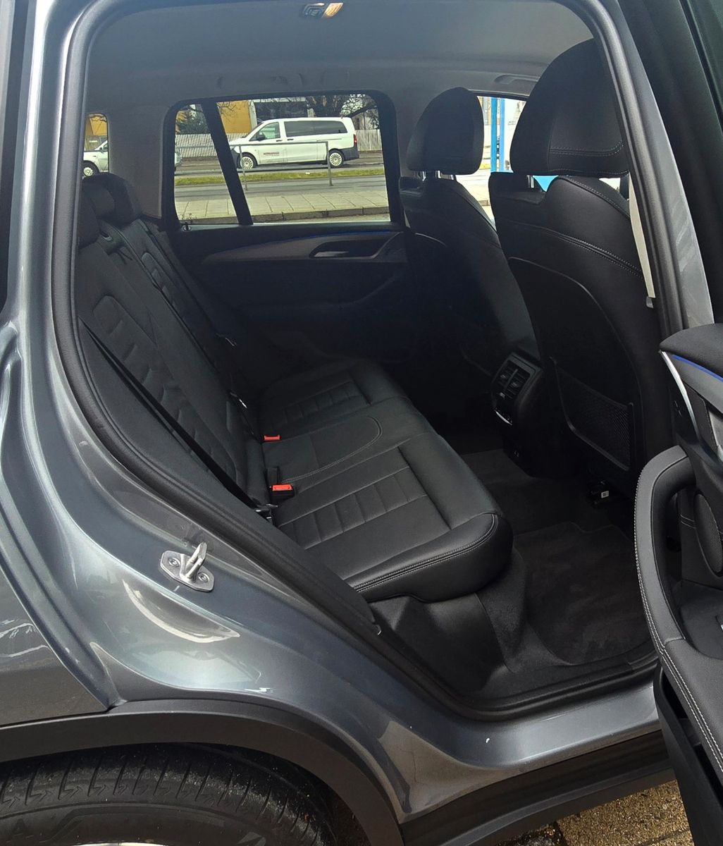 BMW X3 xDrive 30d/LASER/STHZ/AHK/ACC/HEAD-UP/DAB/VOL