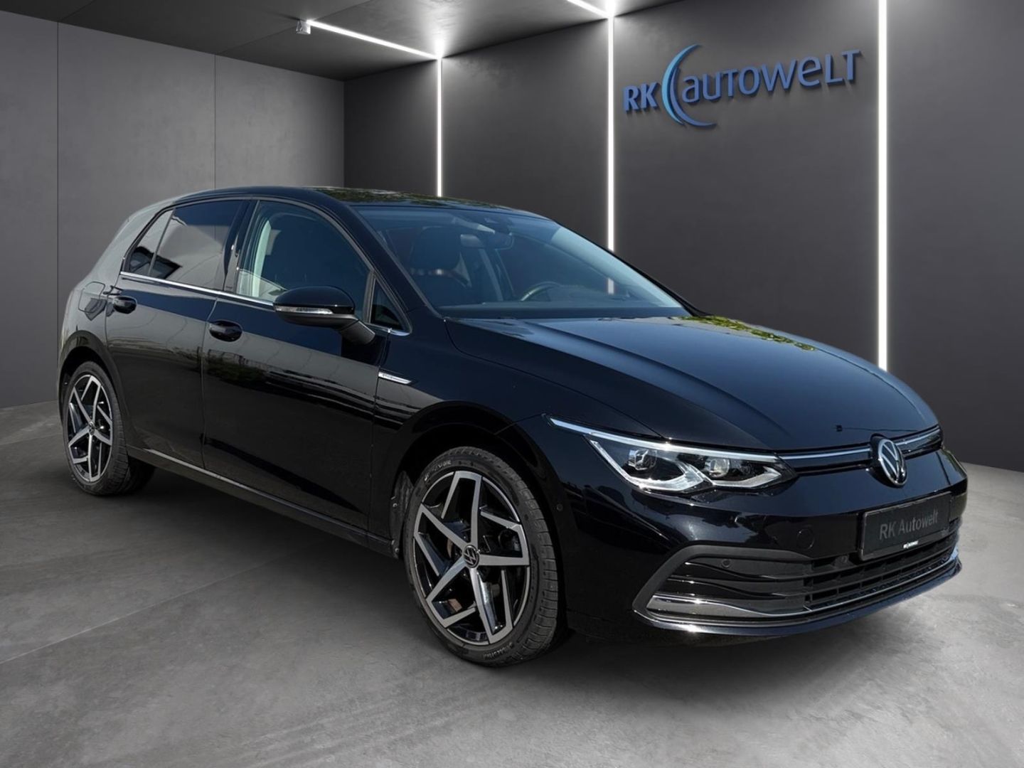Volkswagen Golf 8 VIII Style 1.5 TSI - Samsaru's Car Outlet