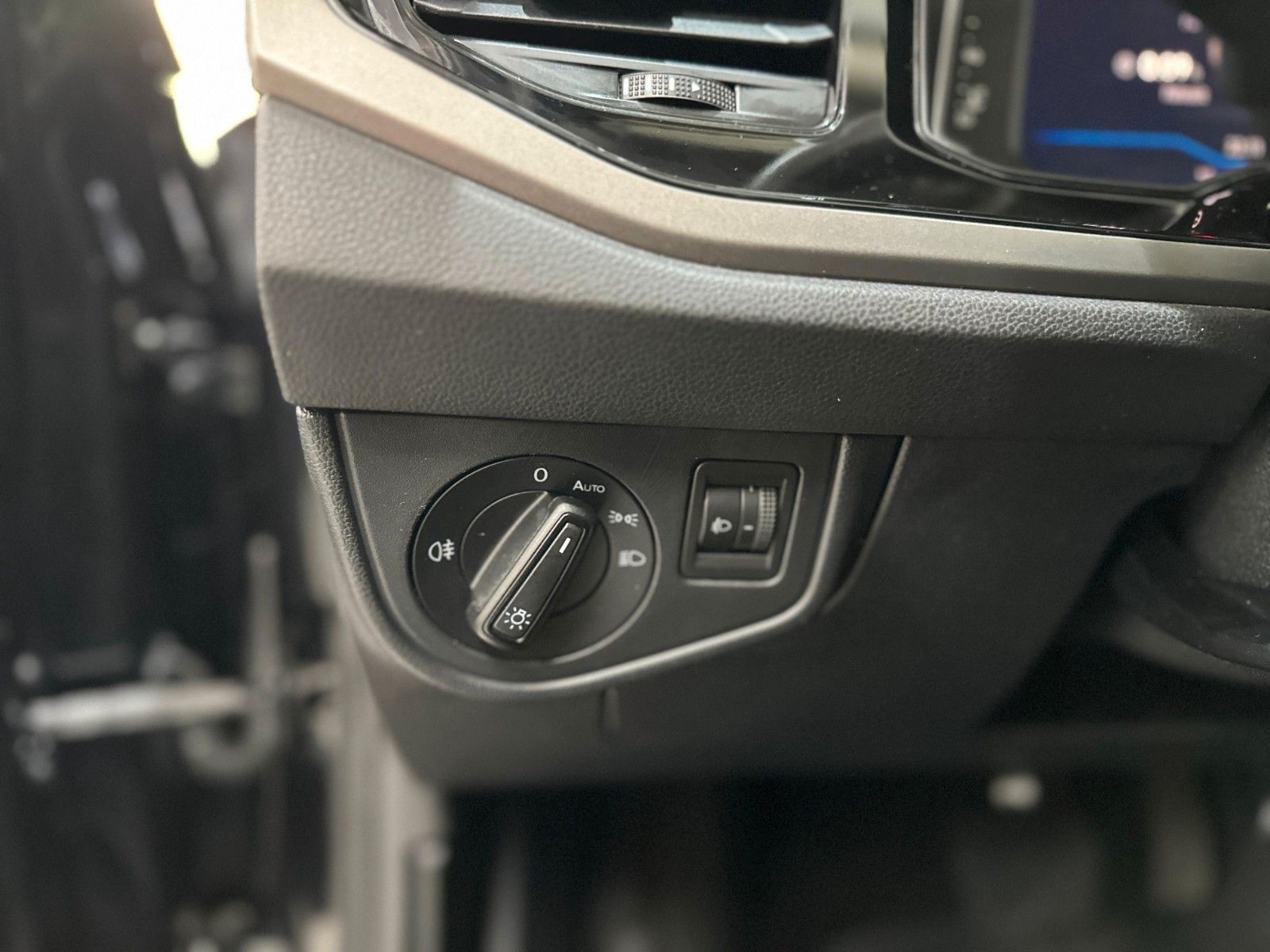 Volkswagen Polo VI 1.0 TSI Automatik - Samsaru's Car Outlet