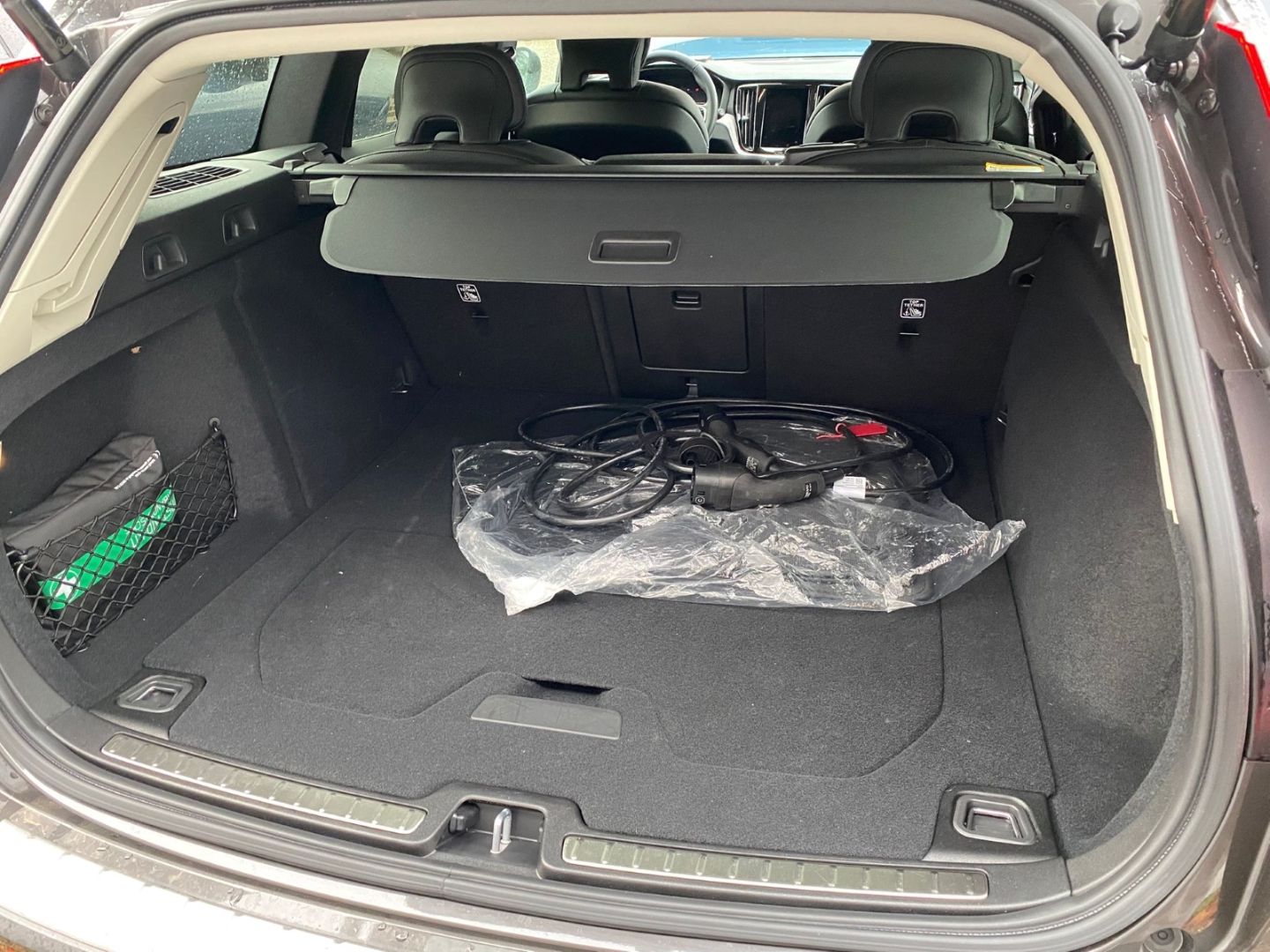 Volvo V60 T6 Plus Dark Kombi Recharge Plug-In AWD AHK