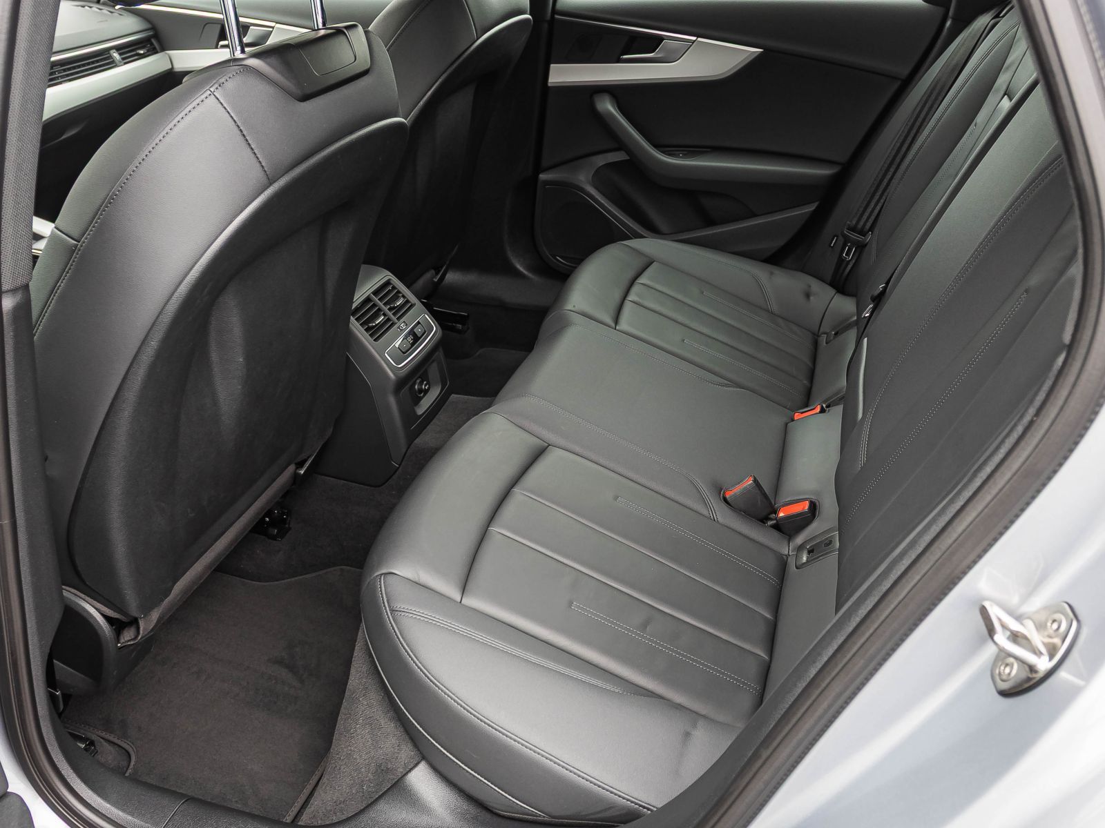 Audi A4 Avant 35TFSI Stronic - Samsaru's Car Outlet