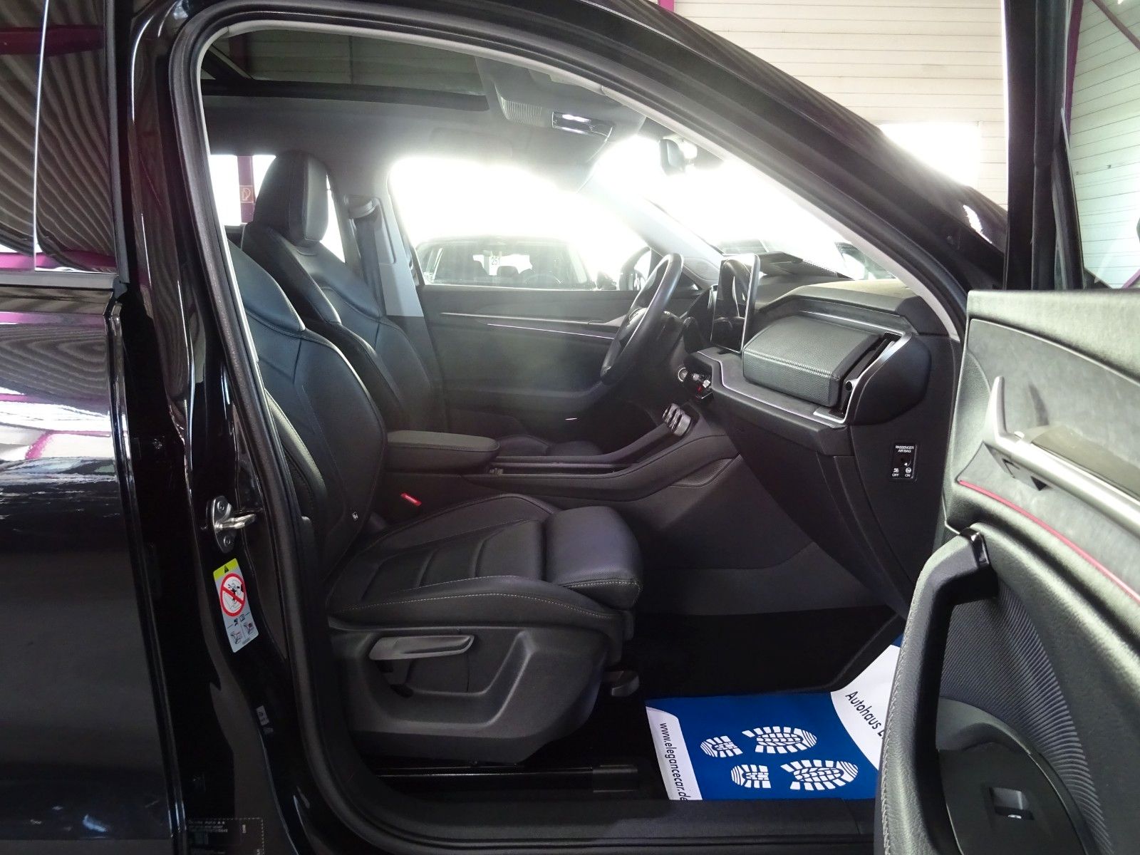 Skoda Kodiaq 2.0 TDI*4X4*7 SITZE*MATRIX*AHK*STHZ*PANO*