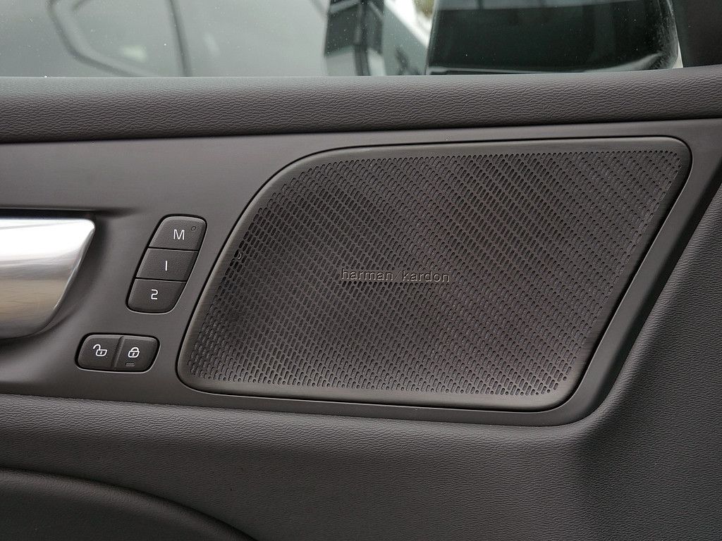 Volvo V60 T8 Recharge Plus Bright AWD AHK STANDHZ LED