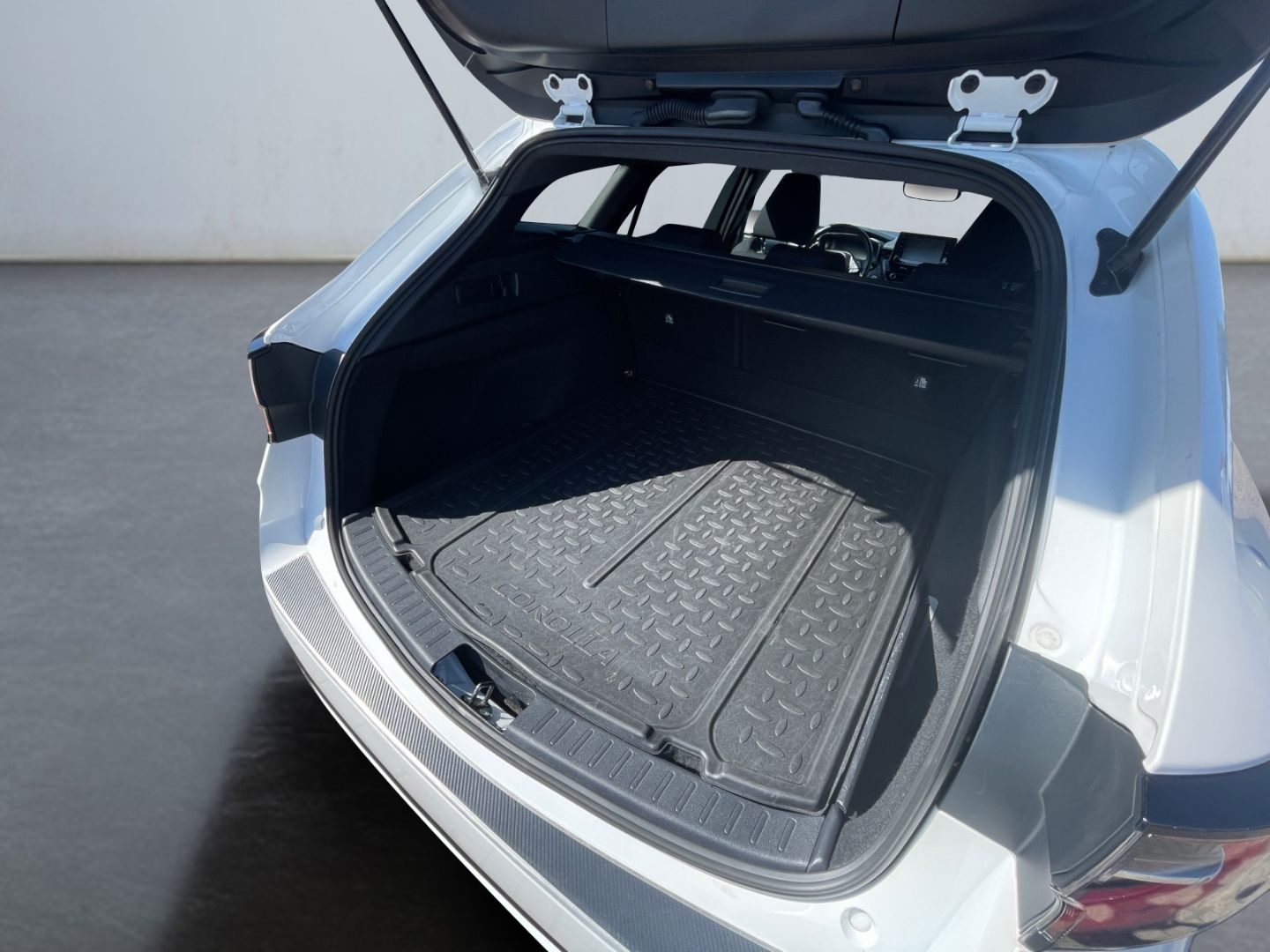 Toyota Corolla 1.8 Hybrid TS - Samsaru's Car Outlet