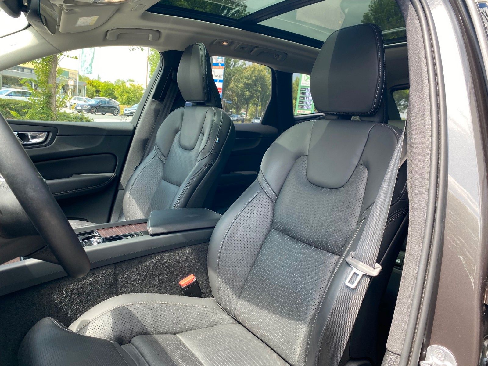 Volvo XC 60 B5 AWD Ultimate Dark - Samsaru's Car Outlet