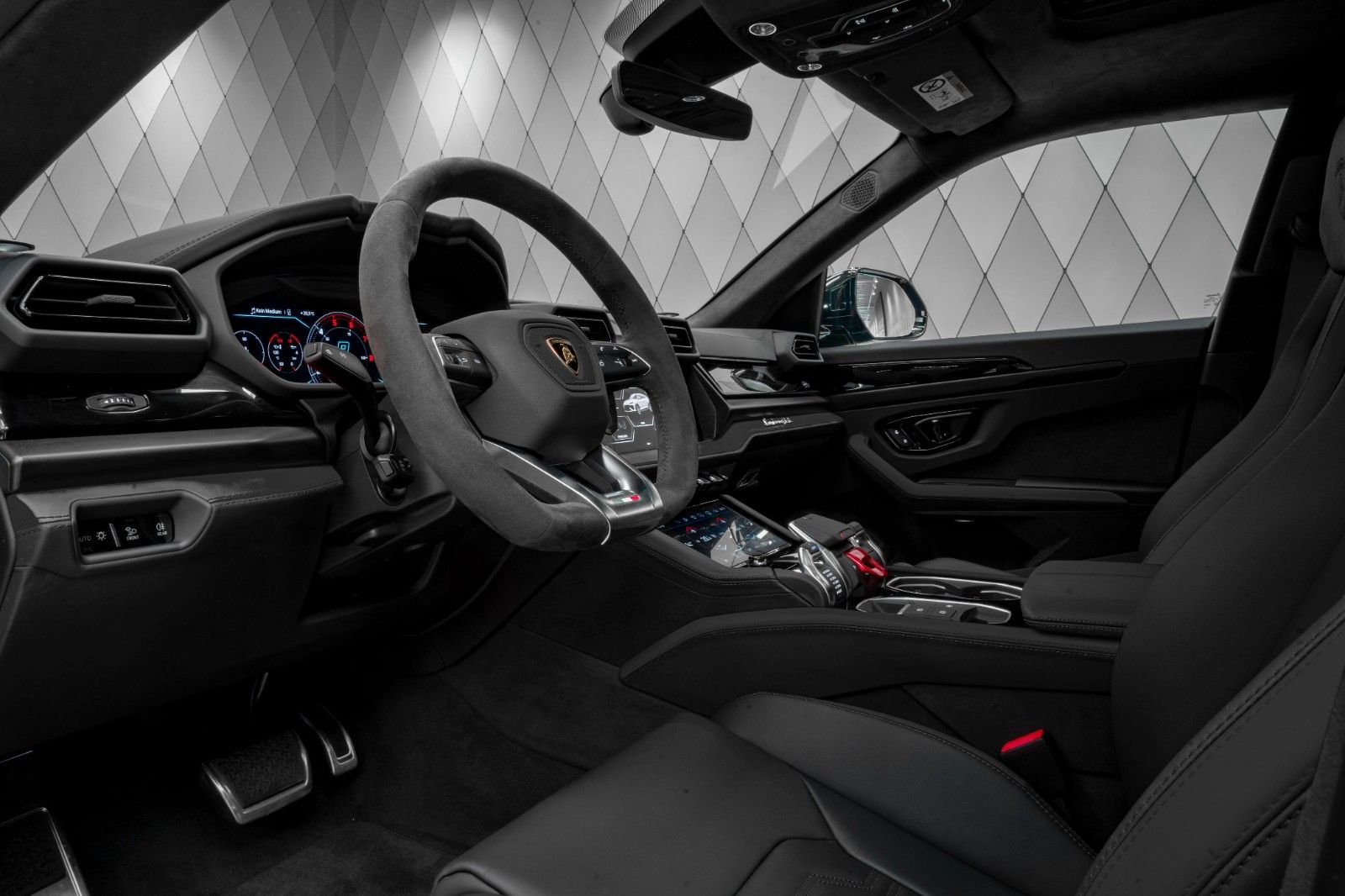 Lamborghini Urus 4.0 V8 PHEV SE Black - Samsaru's Car Outlet