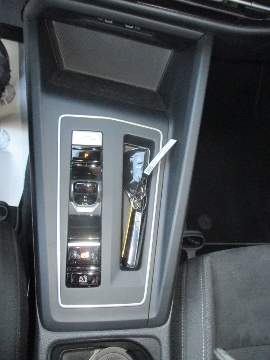 Volkswagen Golf 8 2.0 TDI DSG Life - Samsaru's Car Outlet