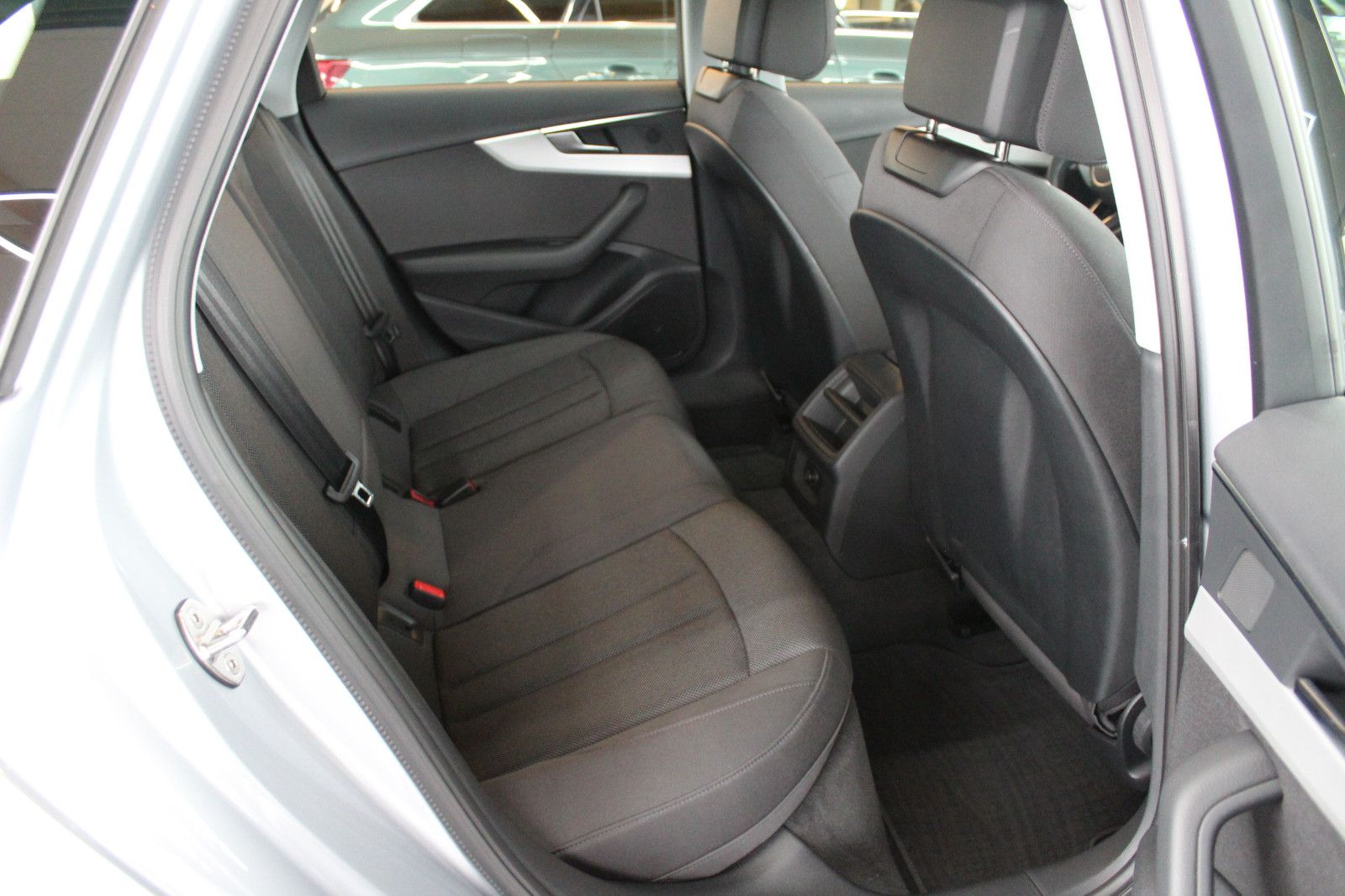 Audi A4 Avant 40 TDI S tronic advanced - Samsaru's Car Outlet