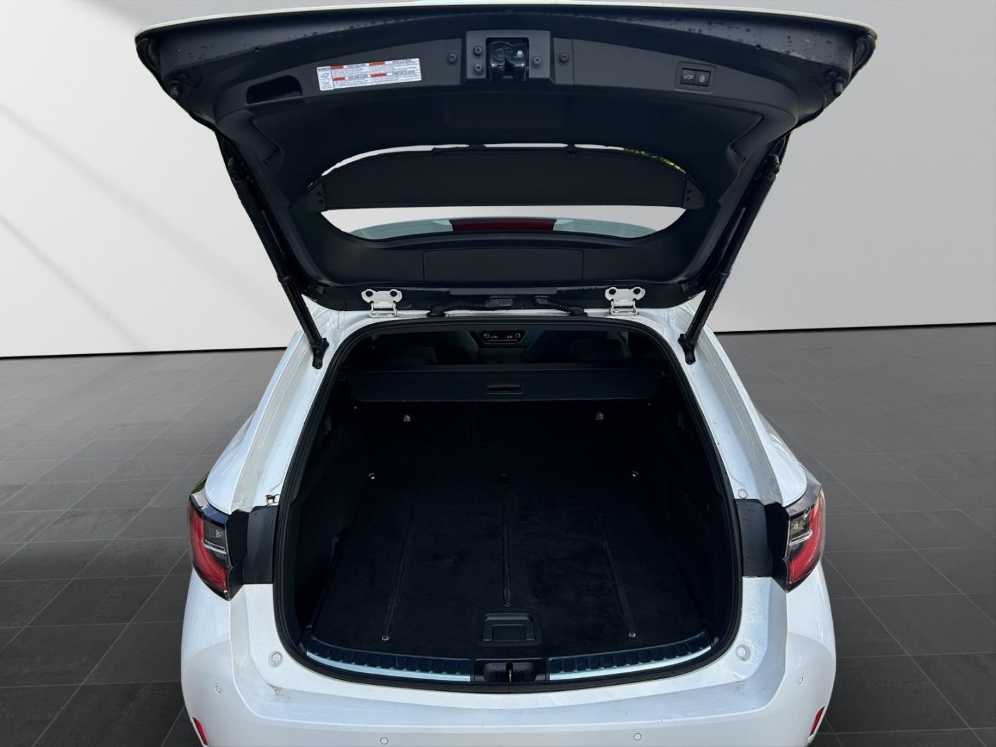 Toyota Corolla 2.0 Touring Sports Hybrid GR Sport - Samsaru's Car Outlet
