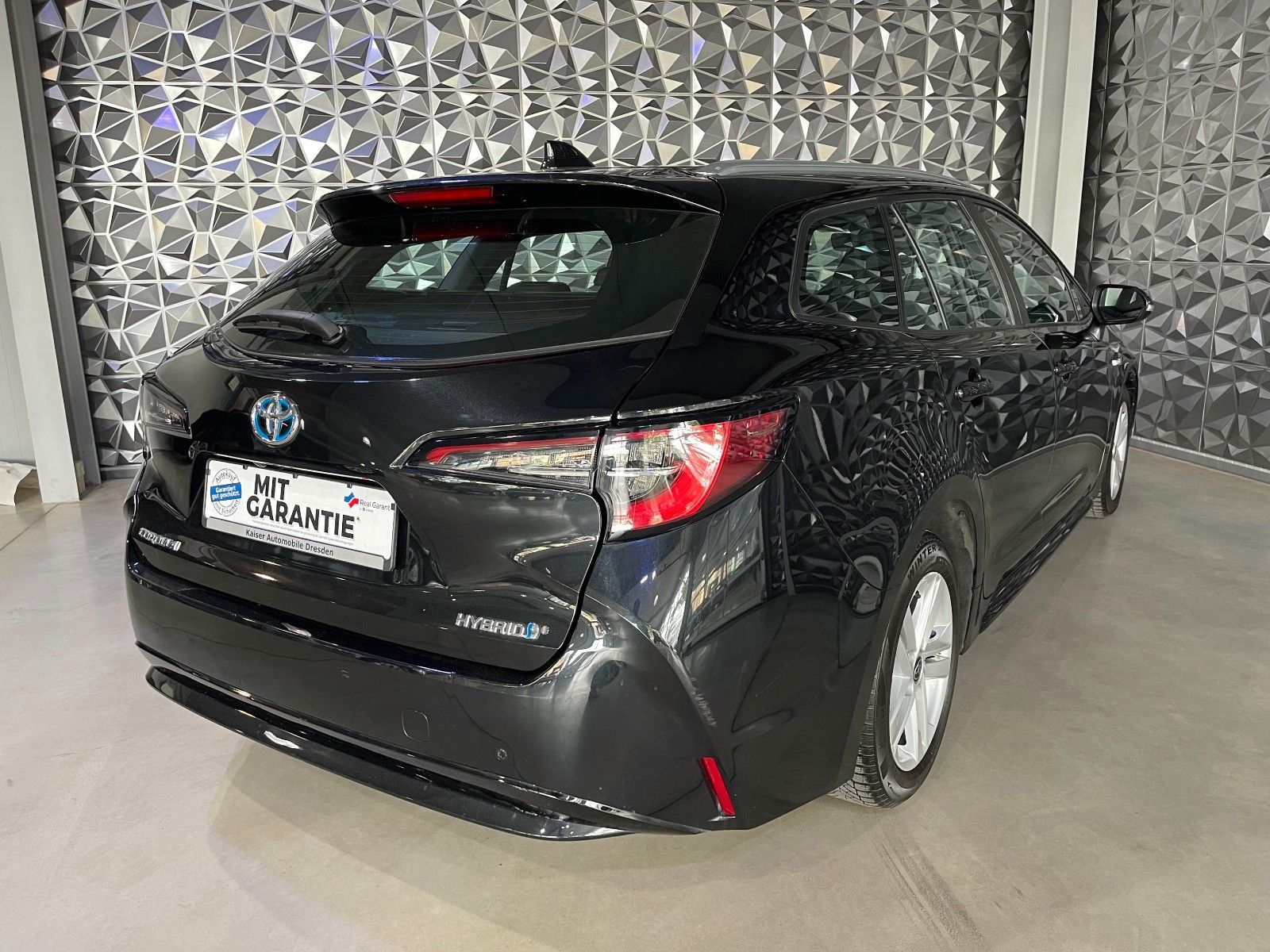 Toyota Corolla Touring Hybrid - Samsaru's Car Outlet