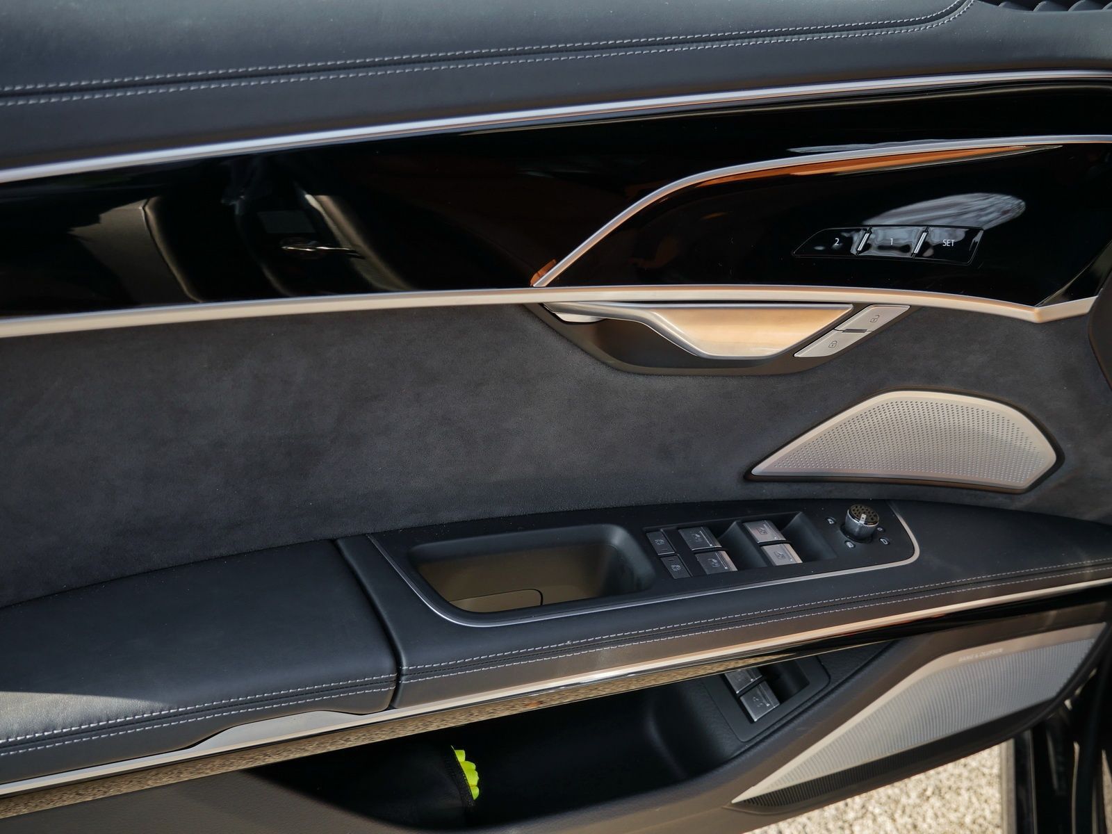 Audi A8 L 60 TFSIe S-Line - Samsaru's Car Outlet
