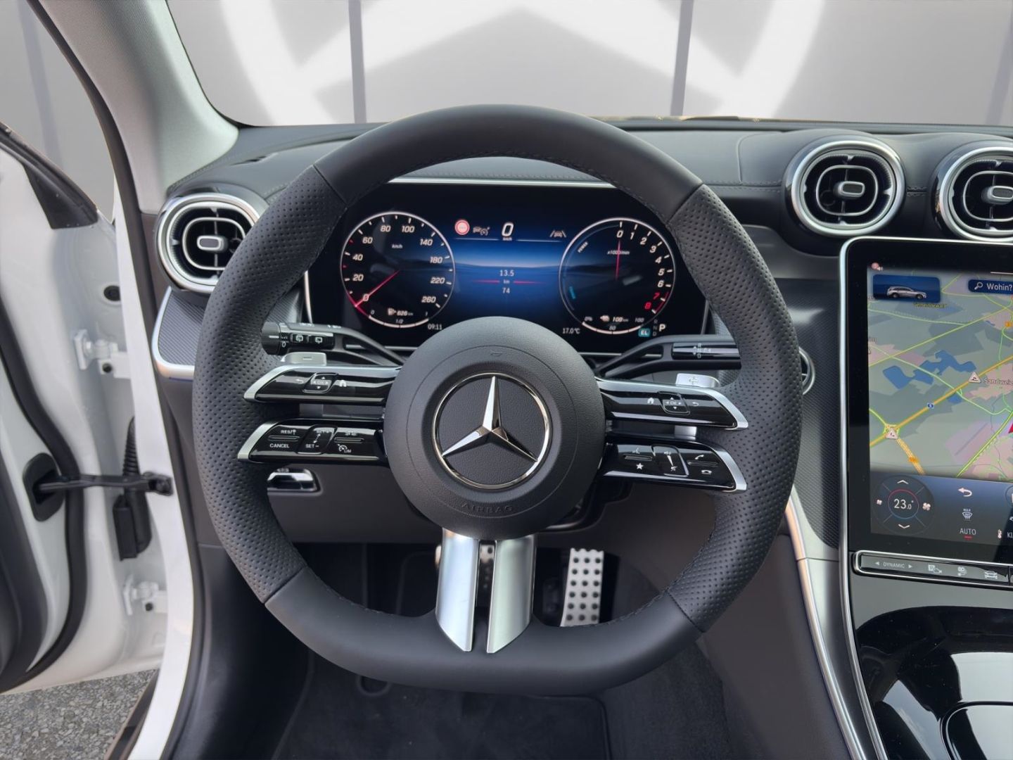 Mercedes-Benz GLC 300 e 4M EDITION AMG NIGHT PANO AHK DISTR 36