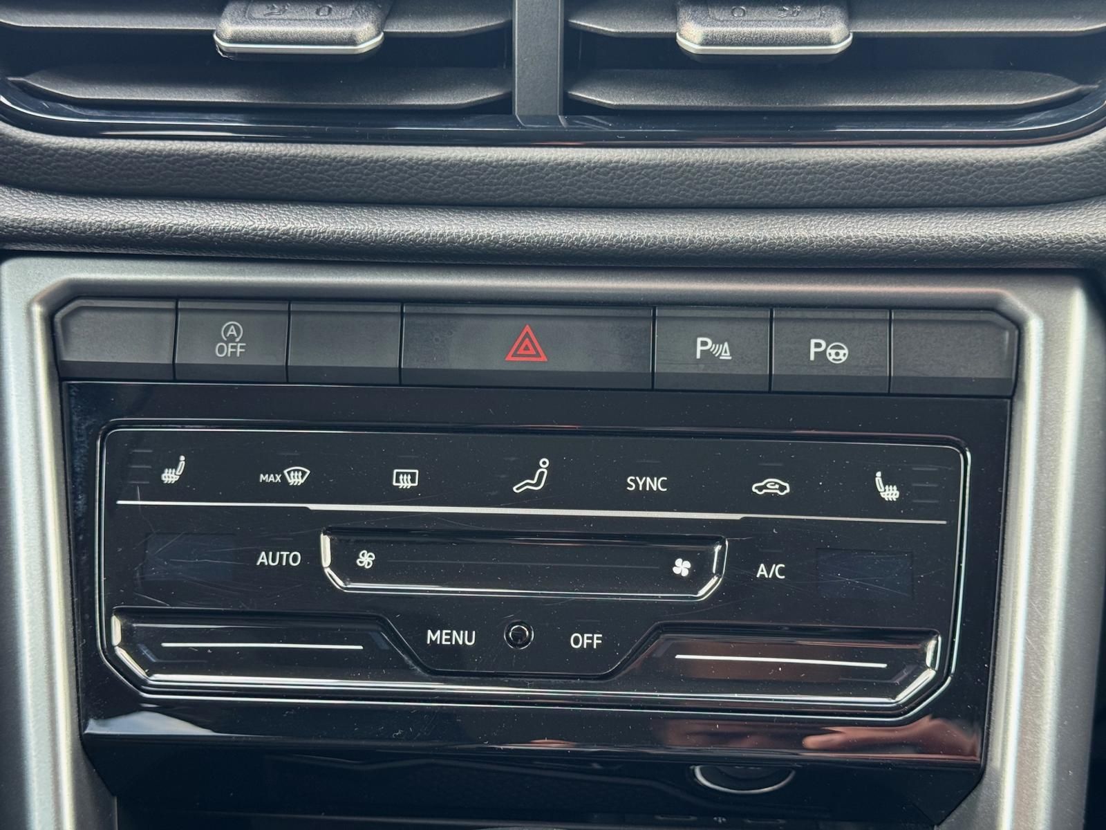 Volkswagen T-Roc Life 2.0 TDI - Samsaru's Car Outlet