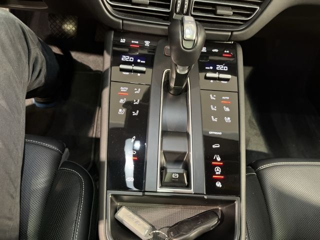 Porsche Macan - Samsaru's Car Outlet