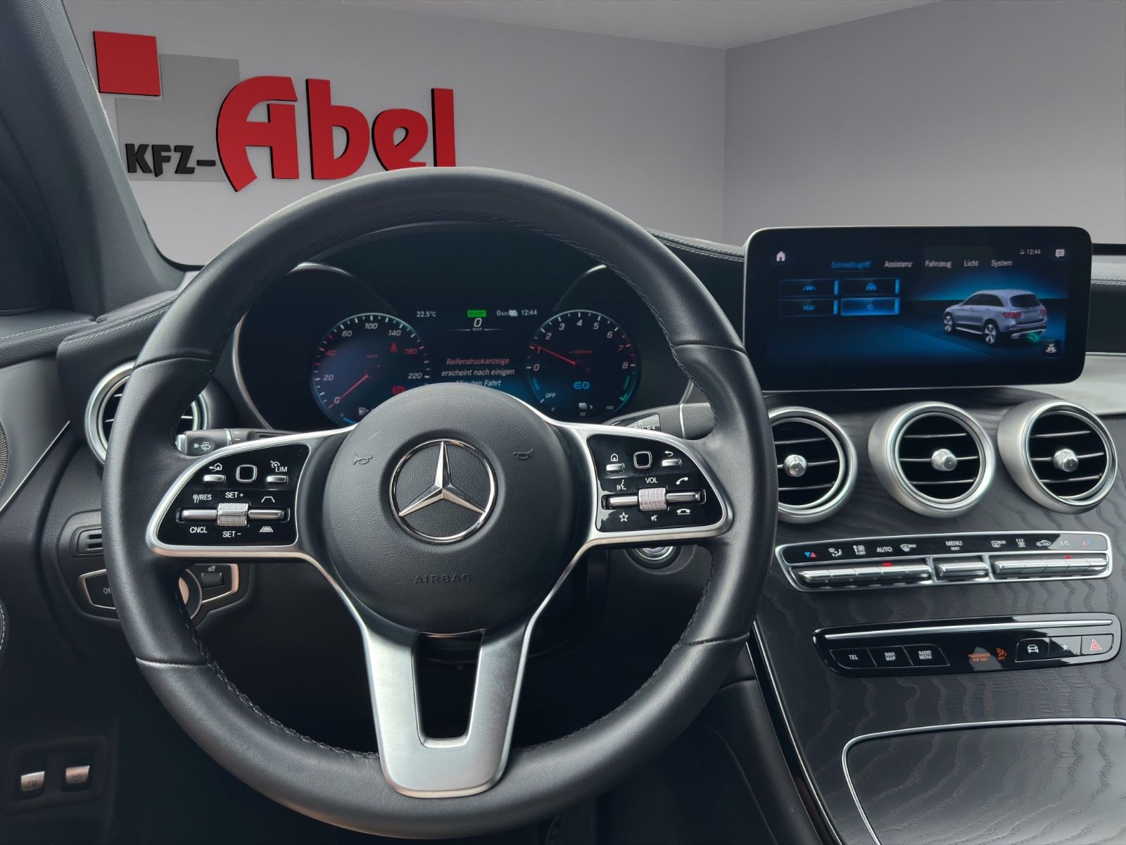 Mercedes-Benz GLC 300 e 4MATIC - Samsaru's Car Outlet