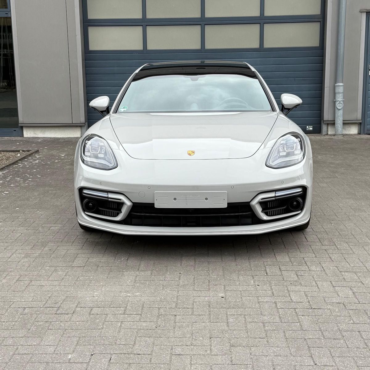Porsche Panamera Sport Turismo 4 E-Hybrid Platinum Editi